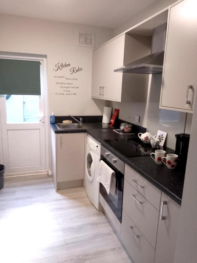 Maire Toireasa - Cosy Refurbished Property In The Gaeltacht Quarter Belfast Esterno foto