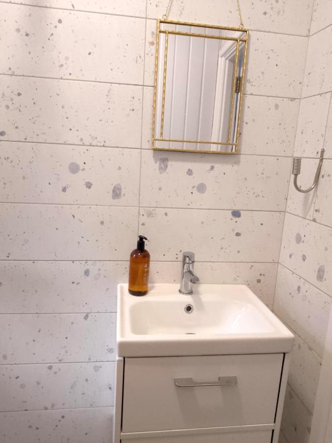 Maire Toireasa - Cosy Refurbished Property In The Gaeltacht Quarter Belfast Esterno foto