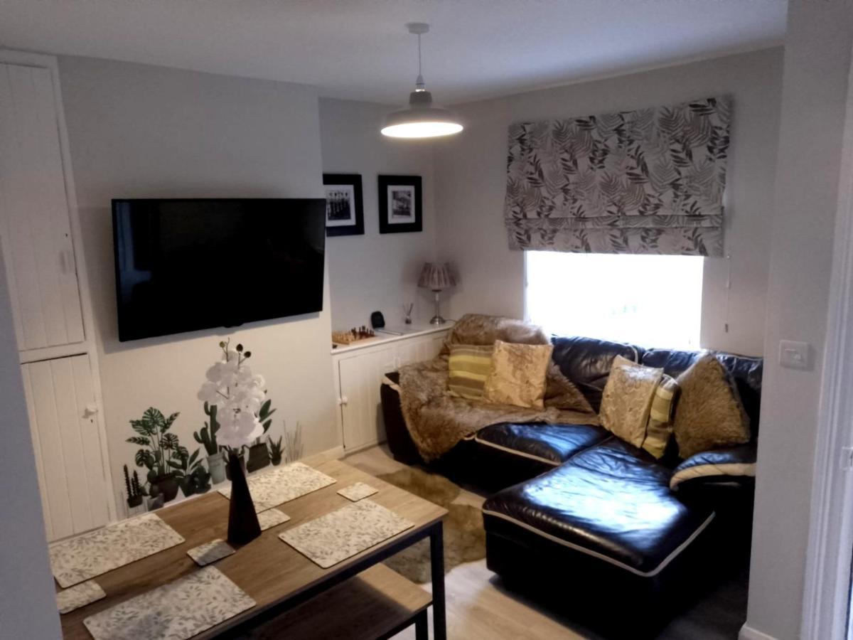 Maire Toireasa - Cosy Refurbished Property In The Gaeltacht Quarter Belfast Esterno foto
