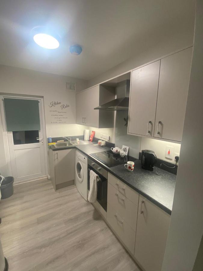 Maire Toireasa - Cosy Refurbished Property In The Gaeltacht Quarter Belfast Esterno foto