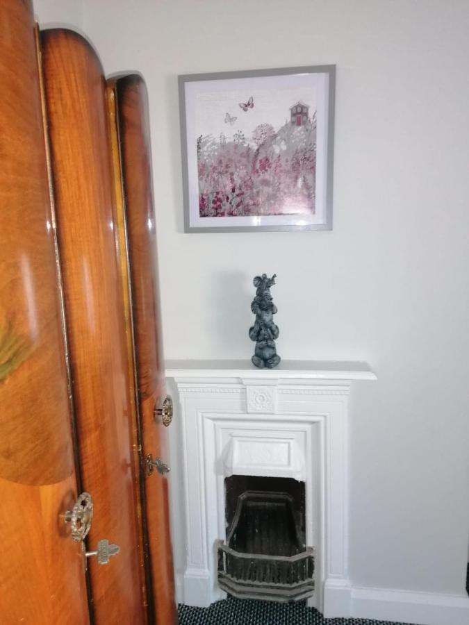 Maire Toireasa - Cosy Refurbished Property In The Gaeltacht Quarter Belfast Esterno foto