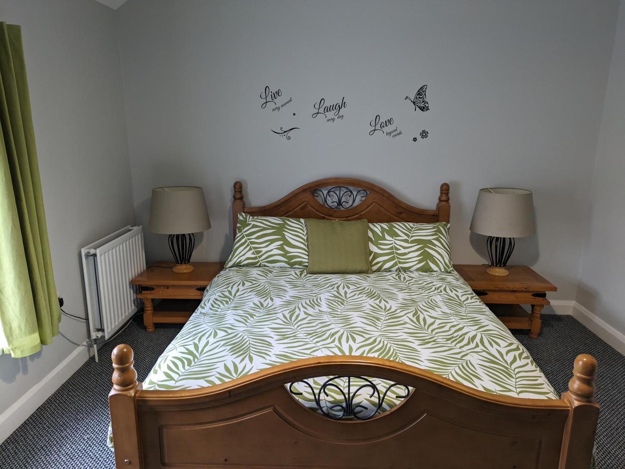 Maire Toireasa - Cosy Refurbished Property In The Gaeltacht Quarter Belfast Esterno foto