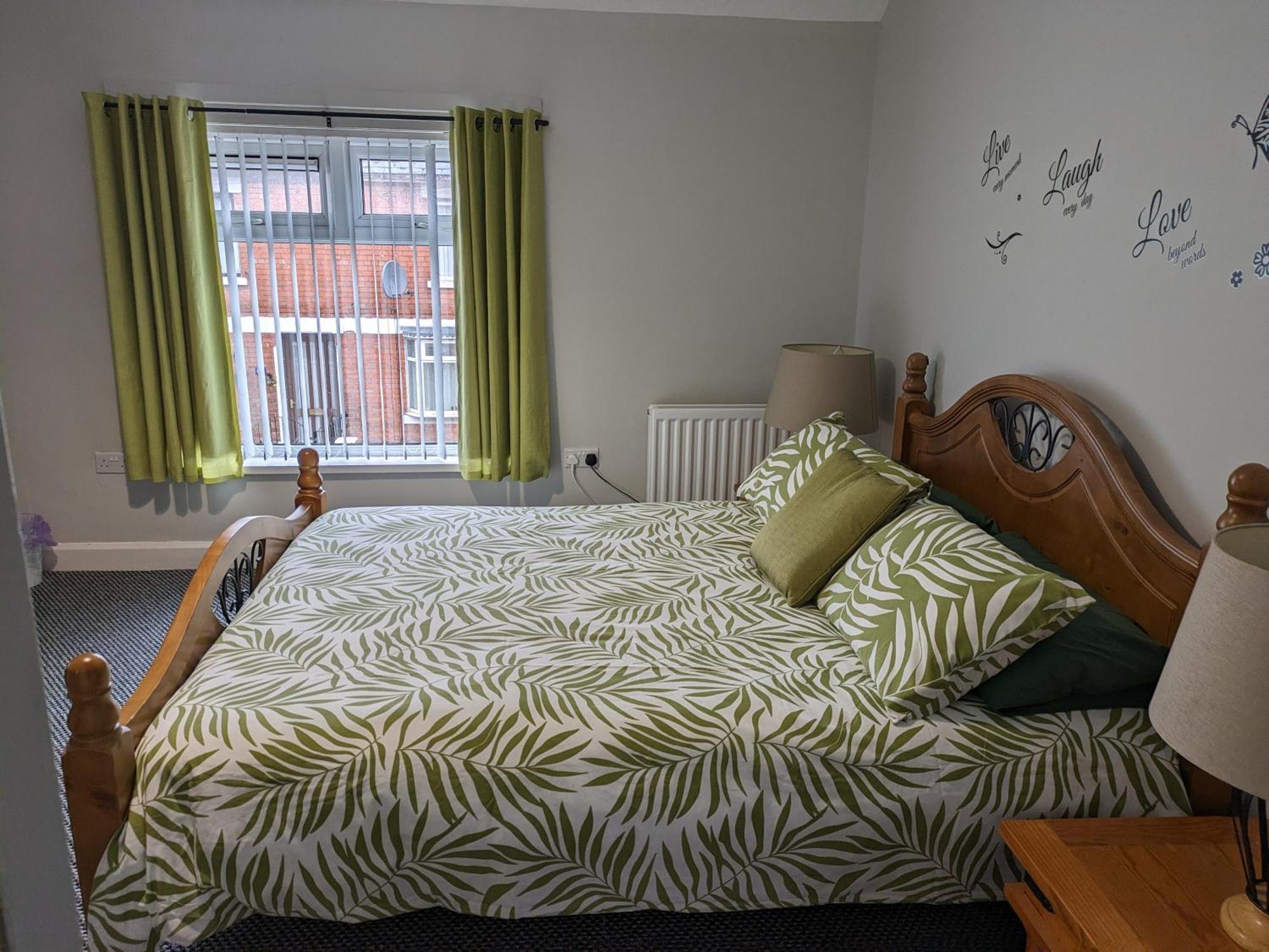 Maire Toireasa - Cosy Refurbished Property In The Gaeltacht Quarter Belfast Esterno foto